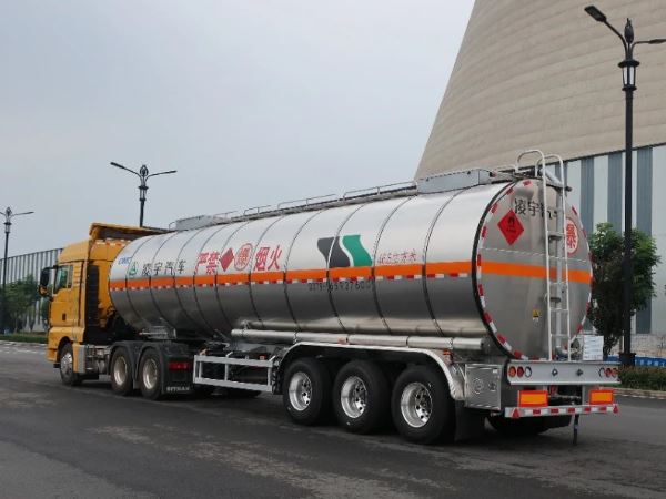 危化品运输车