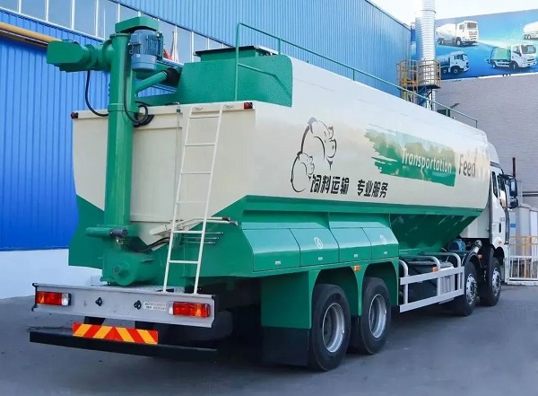 散装饲料运输车