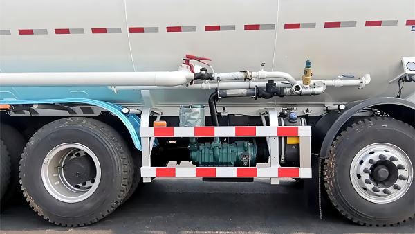 凌宇干混砂浆车