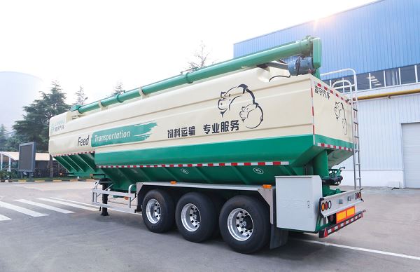 散装饲料运输半挂车