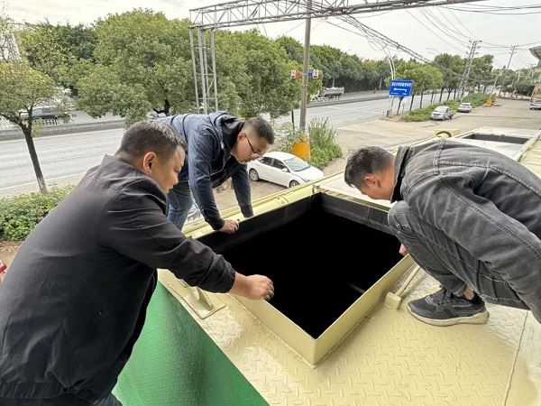 观察车辆